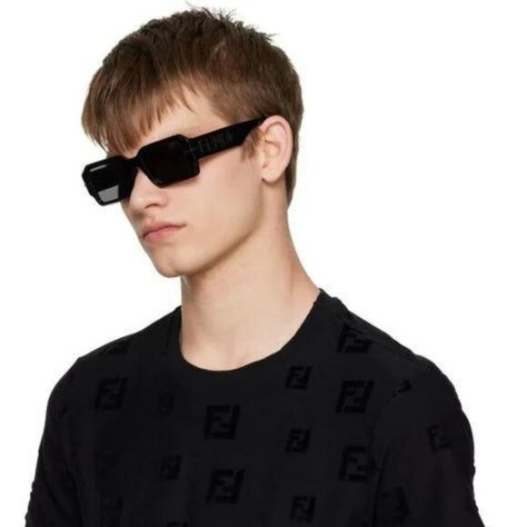 Fendi FENDIGRAPHY Men Sunglasses Rectangle Black Smoke FE40073U 05A BRAND NEW - Picture 10 of 11